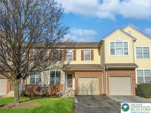 97-7680 Cross Creek Cir, Breinigsville, PA, 18031-1450 | Card Image