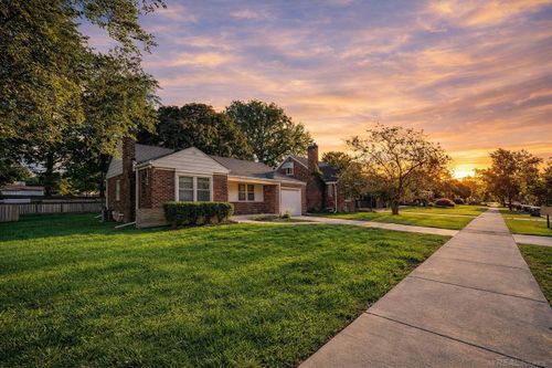 2368 Allard Ave, Grosse Pointe Woods, MI, 48236-1914 | Card Image