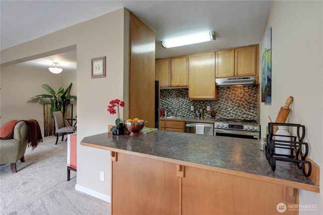 Kitchen w/SS appliances | Image 4