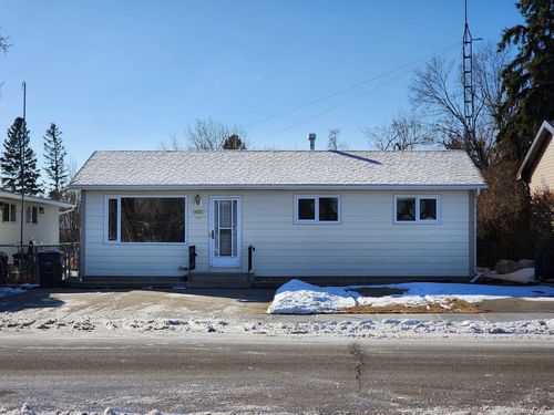 415 49 Ave W, Claresholm, AB, T0L0T0 | Card Image