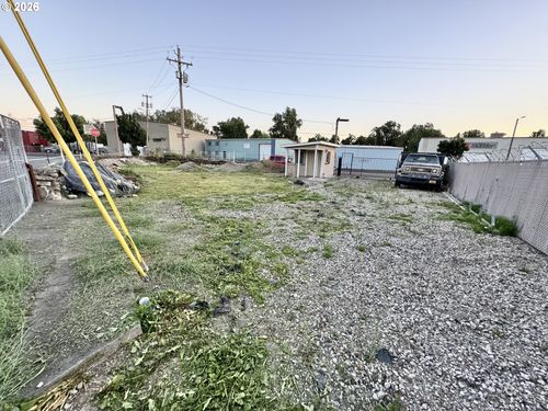 9731 Ne 6th Dr, Portland, OR, 97211-1226 | Card Image