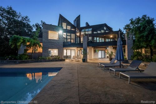 4912 Oakwood Ct, Commerce Township, MI, 48382-1435 | Card Image