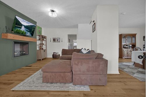 220 Barnes Ave, Circleville, OH, 43113-1903 | Card Image