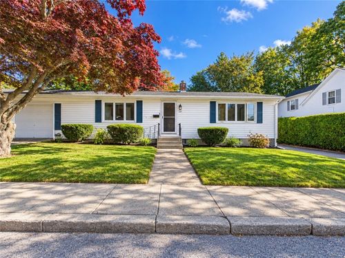 107 Rodman St, Narragansett, RI, 02882-3624 | Card Image