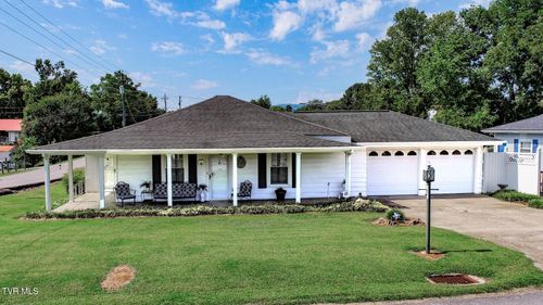631 6th St, Newport, TN, 37821-4016 | Card Image