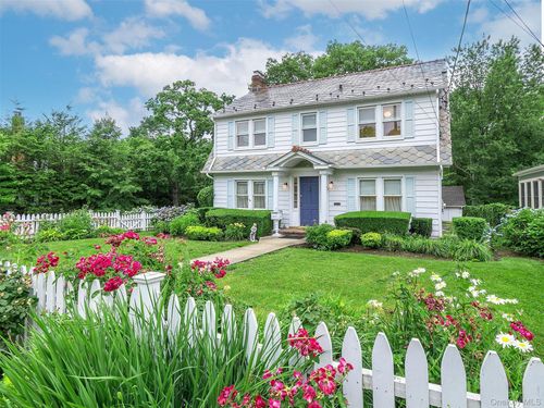 33 Oakland St, Huntington, NY, 11743-3512 | Card Image