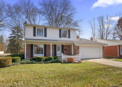 19419 Coachwood Rd, Riverview, MI, 48193-7807 | Card Image