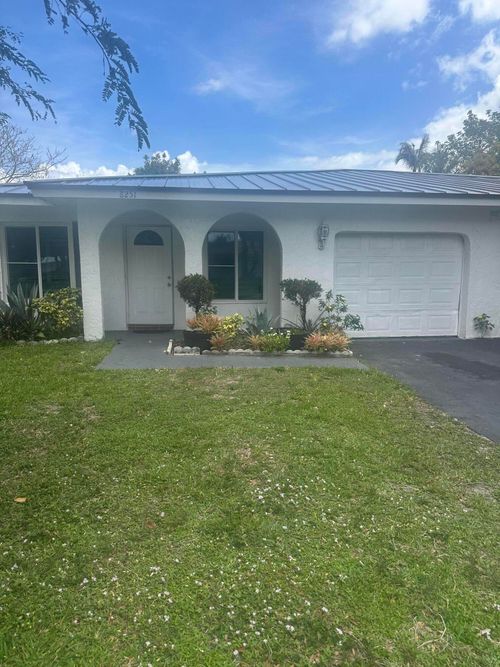 8243 Nw 39th St, Coral Springs, FL, 33065-2924 | Card Image