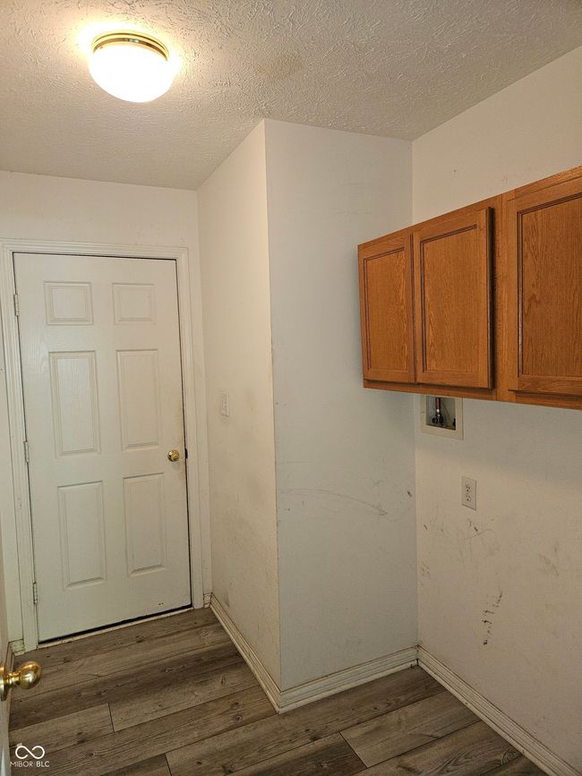 Laundry room off garage entry | Image 19