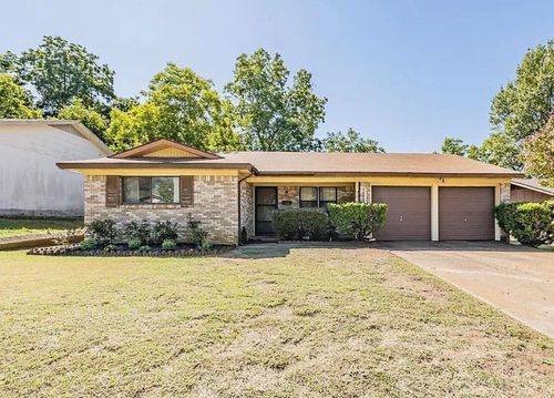 1112 Paula Dr, Arlington, TX, 76012-3219 | Card Image