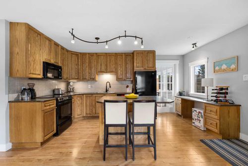 8736 34 Avenue Nw, Calgary, AB, T3B1R7 | Card Image