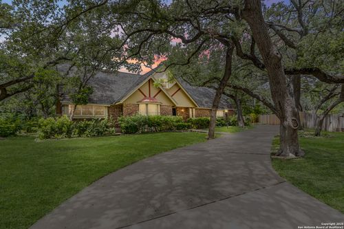 835 Fabulous Dr, San Antonio, TX, 78216-3410 | Card Image