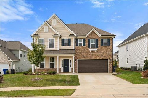 2124 Beechwood View Dr, Winston-Salem, NC, 27106-9904 | Card Image