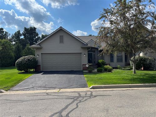 66-6252 Northridge Hills Dr, Brighton, MI, 48116-3710 | Card Image