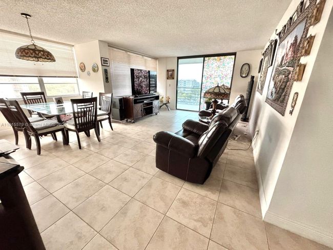 APT-712 - 1100 Saint Charles Pl, Condo with 2 bedrooms, 2 bathrooms and null parking in Pembroke Pines FL | Image 4