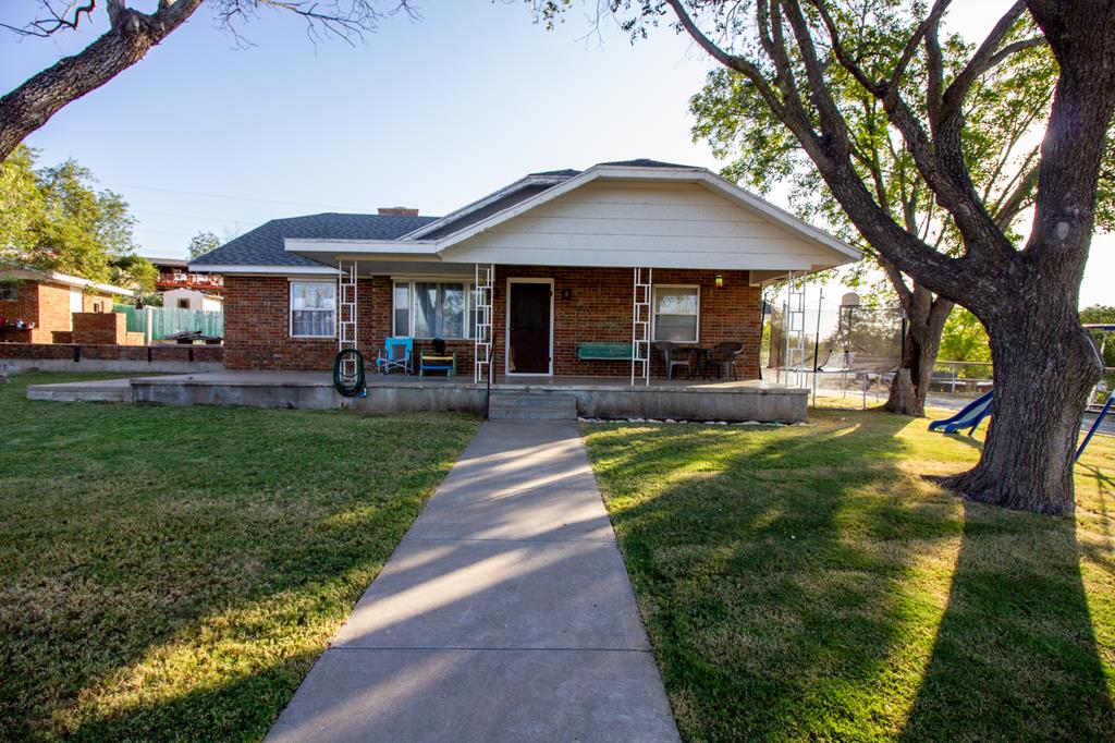 16th St, Ozona, TX 76943