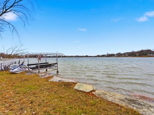 1701 Eason, Waterford, MI, 48328-1108 | Card Image