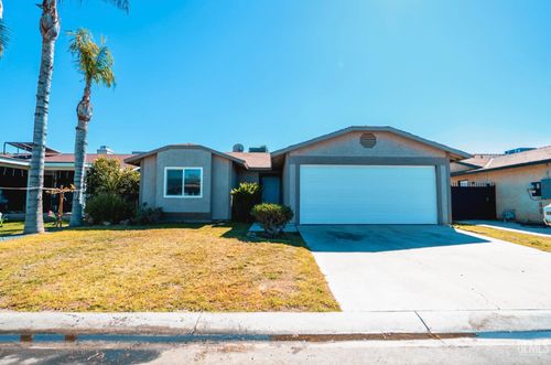 4617 Country Wood Ln, Bakersfield, CA, 93313-3394 | Card Image