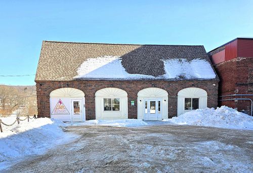 206 Main St, Berlin, NH, 03570-2401 | Card Image