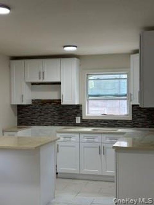 84 N 17th St, Wheatley Heights, NY, 11798-2309 | Card Image