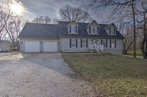 7795 Buttercup Rd, Weldon, IL, 61882-8972 | Card Image