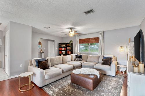 5 Lakeview Dr, Mary Esther, FL, 32569-1440 | Card Image