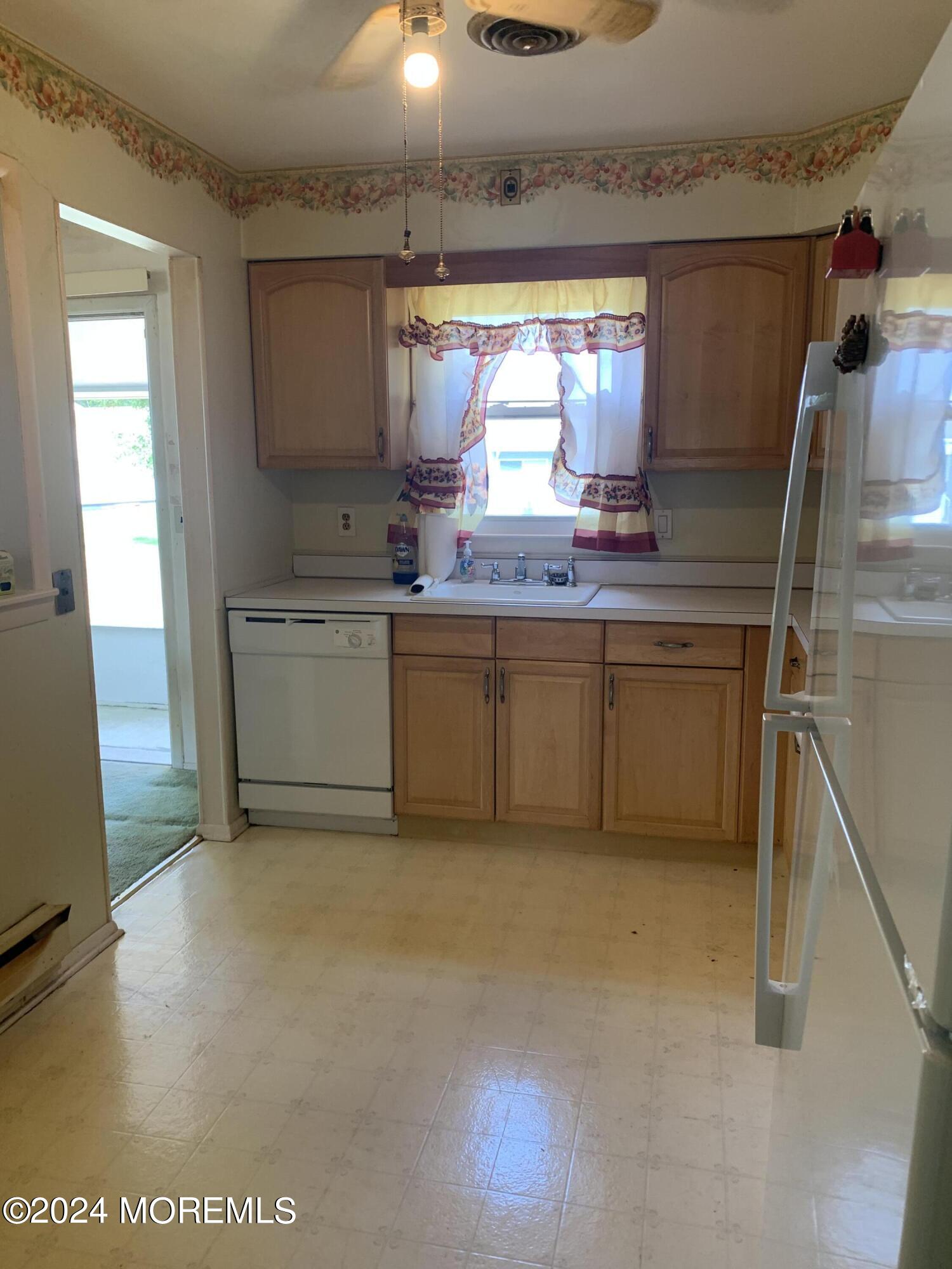 Brakenbury Dr, Toms River, NJ 08757