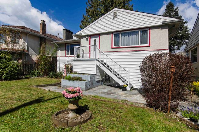 234 W 23 Rd Street, House other with 4 bedrooms, 2 bathrooms and 2 parking in North Vancouver BC | Image 5