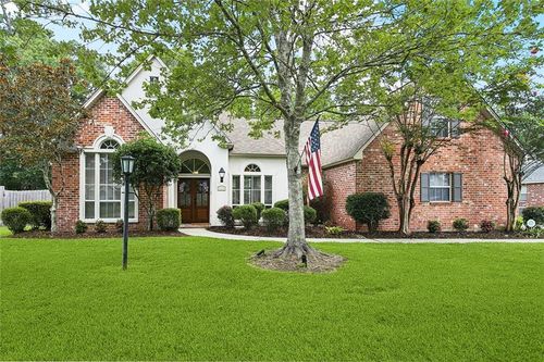 1111 Meadow Ct, Mandeville, LA, 70448-8437 | Card Image
