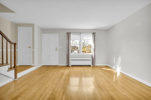 10 Elkan Rd, Larchmont, NY, 10538-3303 | Card Image