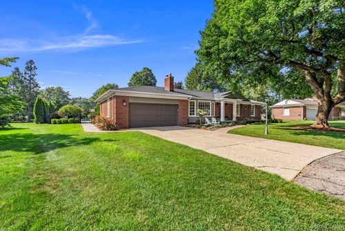 31671 Southview St, Beverly Hills, MI, 48025-4052 | Card Image