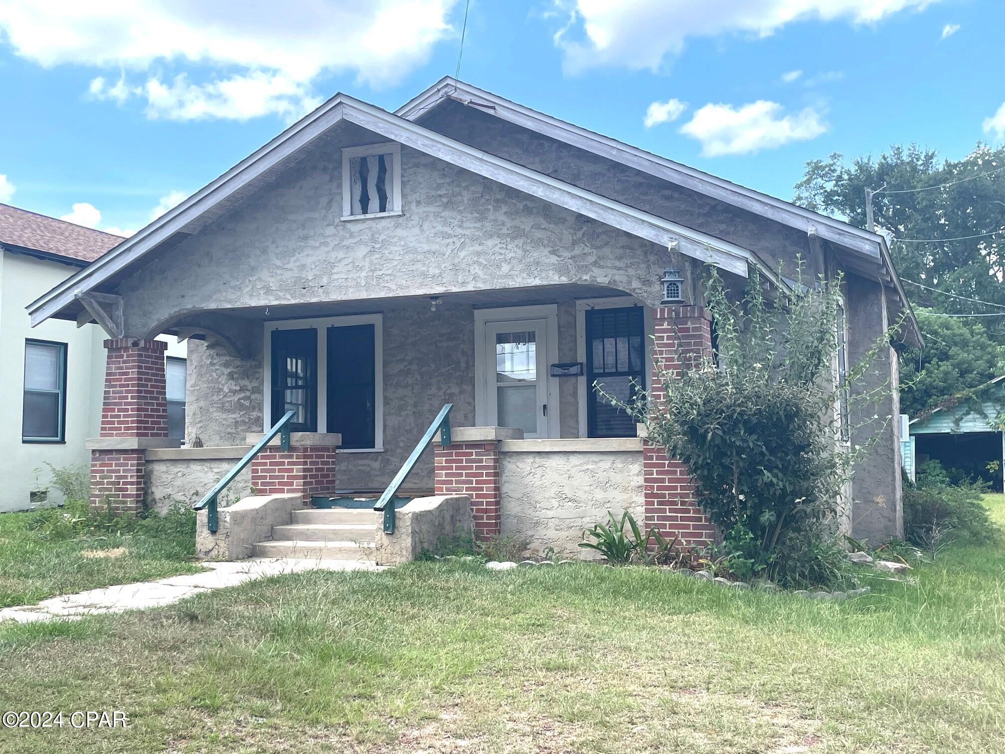 Russ St, Marianna, FL 32446