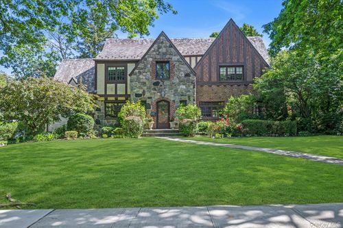 68 Beverly Rd, Great Neck, NY, 11021-1617 | Card Image