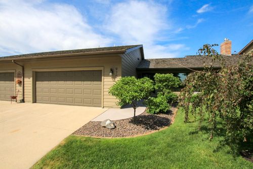 970 Rolling Greens Ln Nw, Hutchinson, MN, 55350-3402 | Card Image