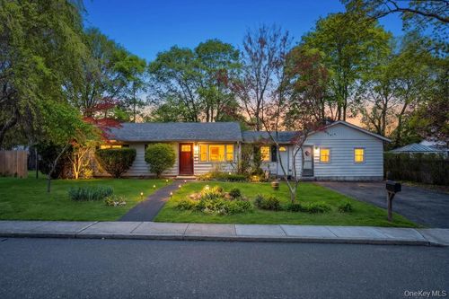 10 Tulip Street, Huntington, NY, 11743 | Card Image