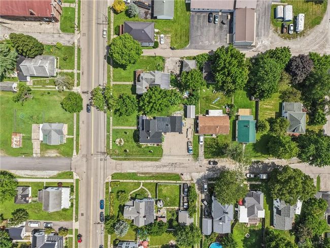 213 N Broadway St, House other with 3 bedrooms, 2 bathrooms and null parking in Blanchester OH | Image 25