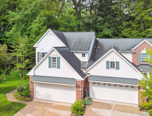 682 Chestnut Dr, Wixom, MI, 48393-4304 | Card Image