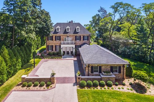 6920 N Barnett Lane, Fox Point, WI, 53217 | Card Image