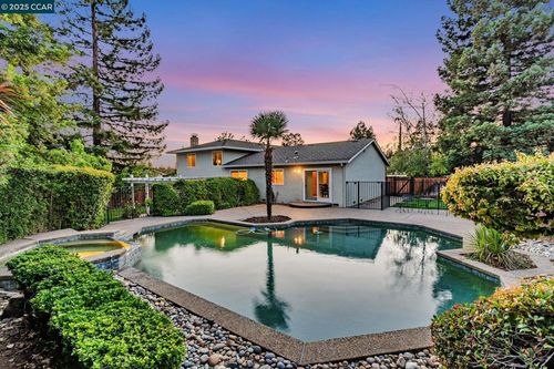 321 Chardonnay Cir, Clayton, CA, 94517-1402 | Card Image