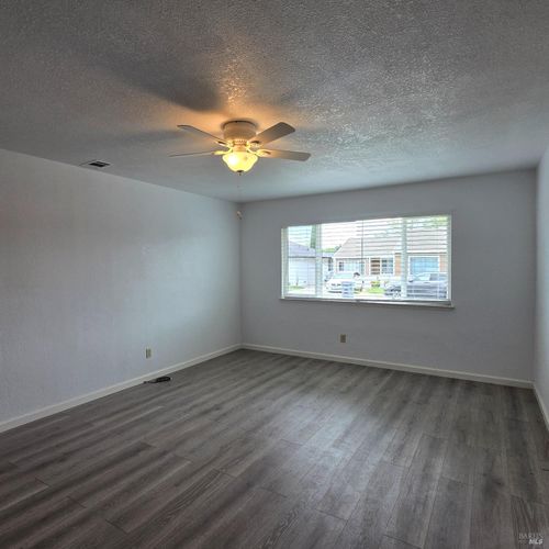 102 Laurel Street, Vacaville, CA, 95688 | Card Image