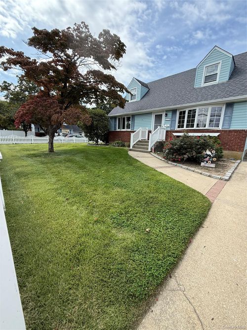 375 Catskill Avenue, Babylon, NY, 11726 | Card Image