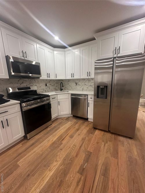 116 205th St, Saint Albans, NY, 11412-2920 | Card Image