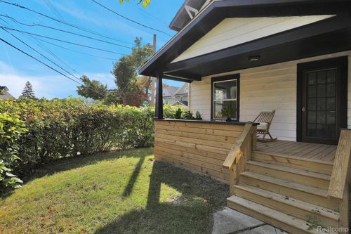 1428 E Cesar E Chavez Ave, Lansing, MI, 48906-5439 | Card Image