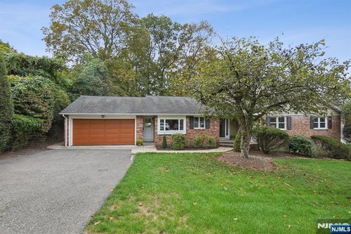 30 Alpine Dr, Wayne, NJ, 07470-4202 | Card Image