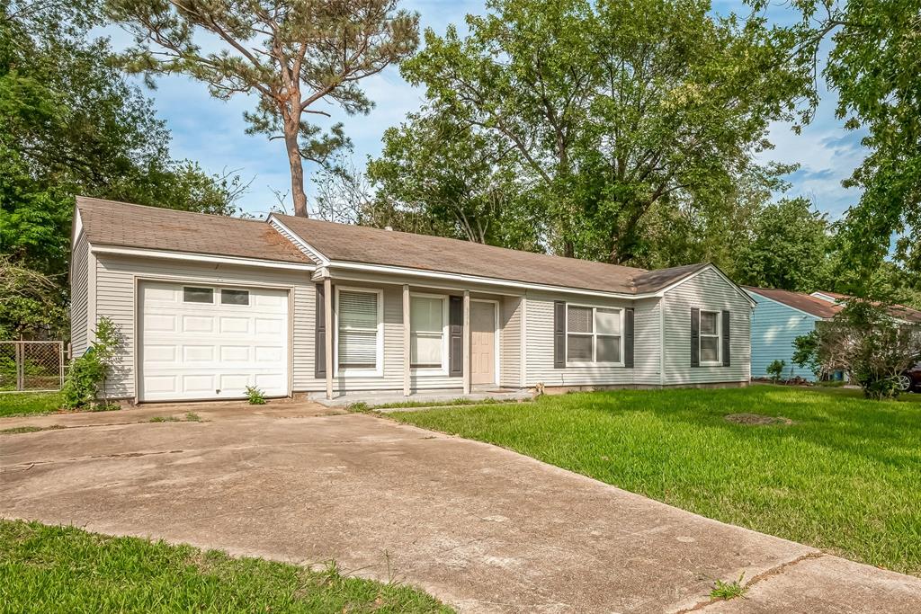 Greenbriar Dr, Baytown, TX 77520