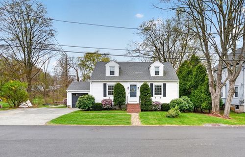 13 Pleasant St, Southborough, MA, 01745-1017 | Card Image