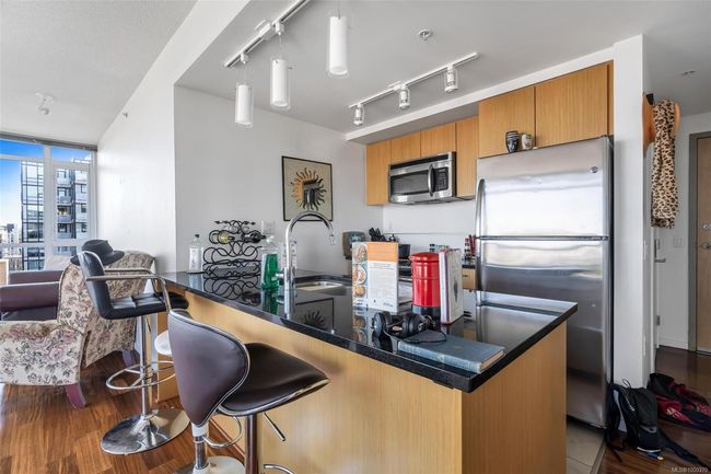 1207 - 834 Johnson St, Condo with 1 bedrooms, 1 bathrooms and 1 parking in Victoria BC | Image 11