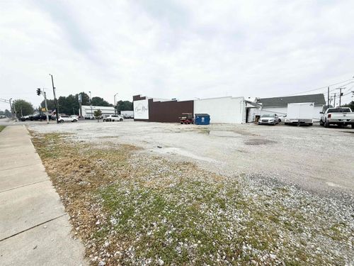 102 E Main St, Gas City, IN, 46933-1454 | Card Image