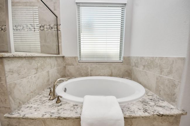 Spa tub | Image 31