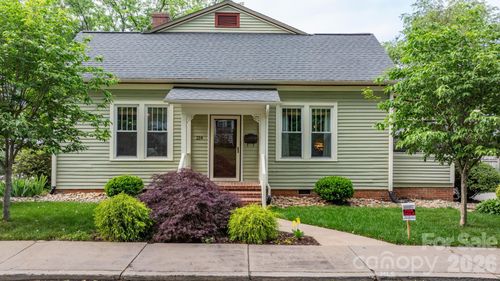 214 Webb St, Statesville, NC, 28677-5222 | Card Image